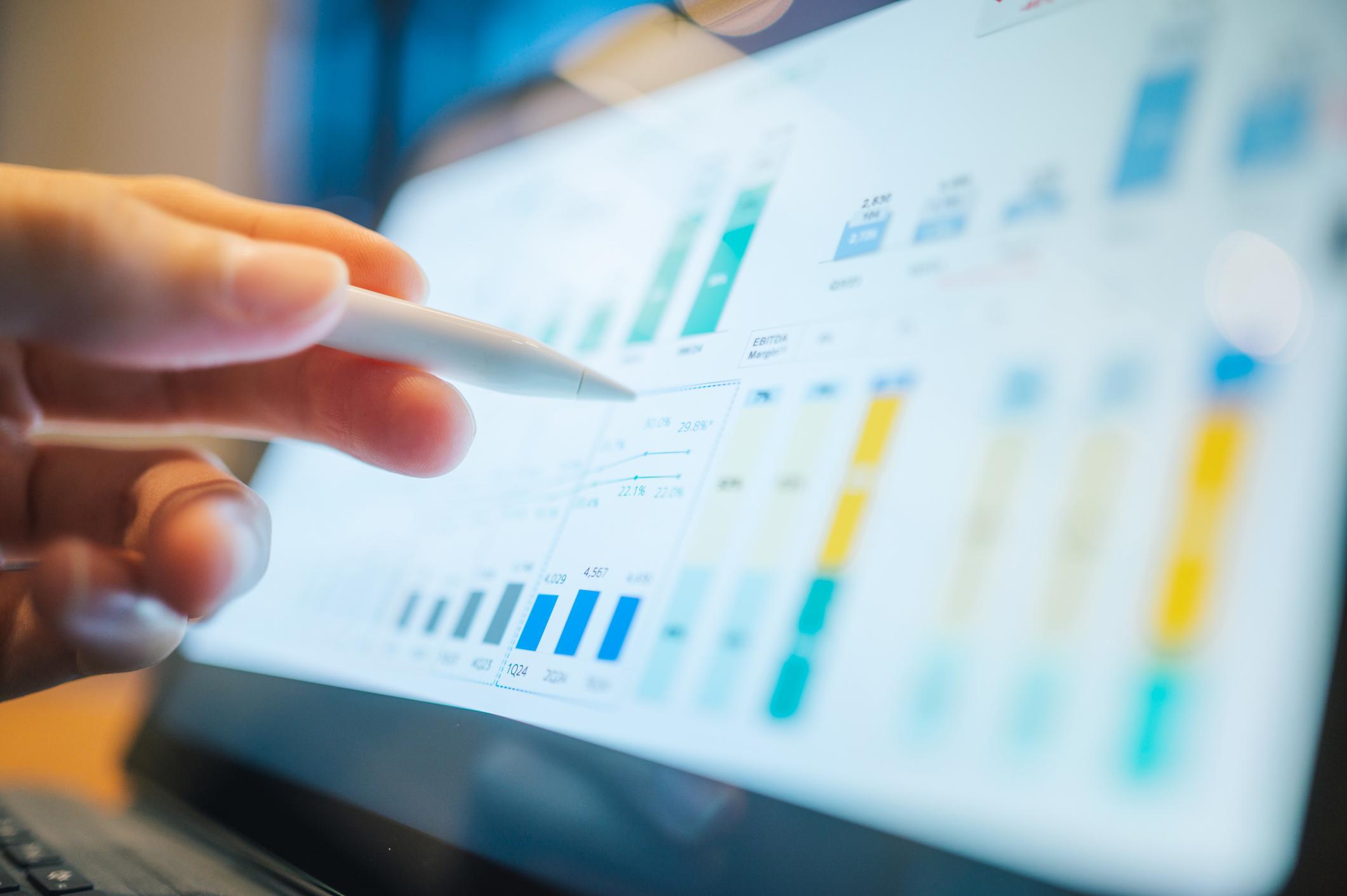 ISP CRM vs traditional management comparison chart 2026